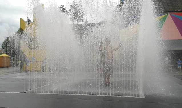 The Appearing Rooms Fountain by Jeppe Hein.