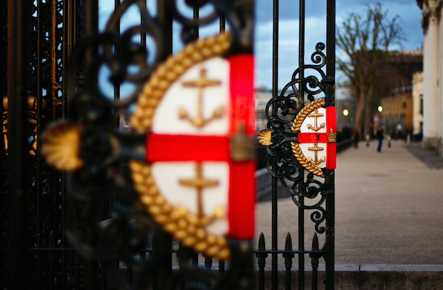 Gate gap in Greenwich by Marco Beghi