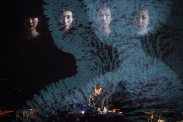 Carnet de Voyage with their spacey 3D show. Photo by Jose Farinha.