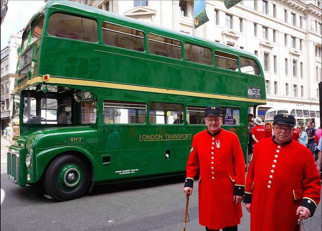 Chelsea Pensioners and a Green Line