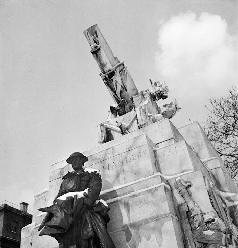  Royal Artillery Memorial, Hyde Park Corner, from EH archive.