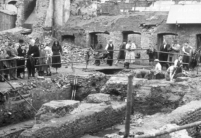 Excavation of the temple. (c) Ivor Noel Hume.