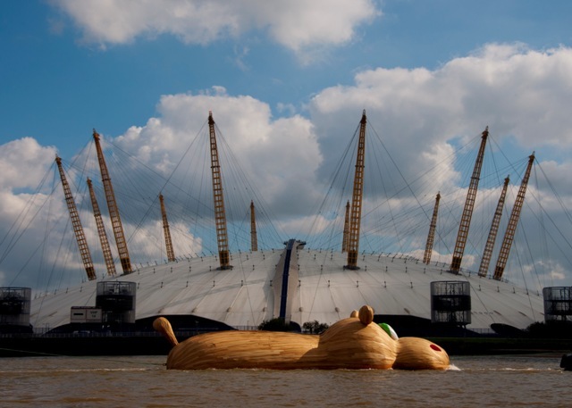 Hippopo passes the O2 - photo: Andy Thornley