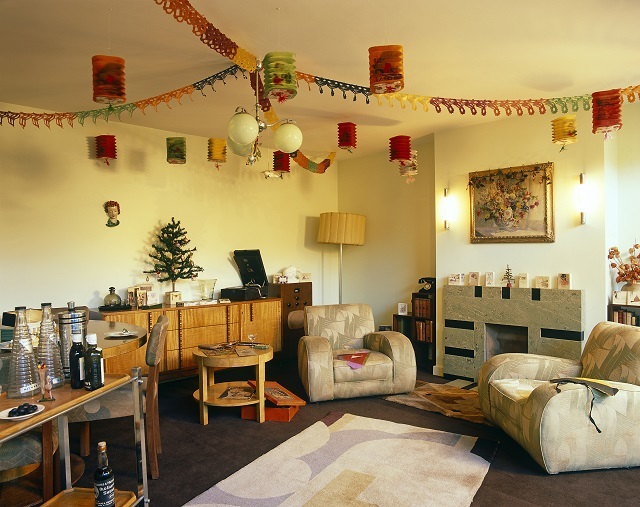 This reflects the current room display, decorated for Christmas Past.

A living room in 1935 at Christmas Past.