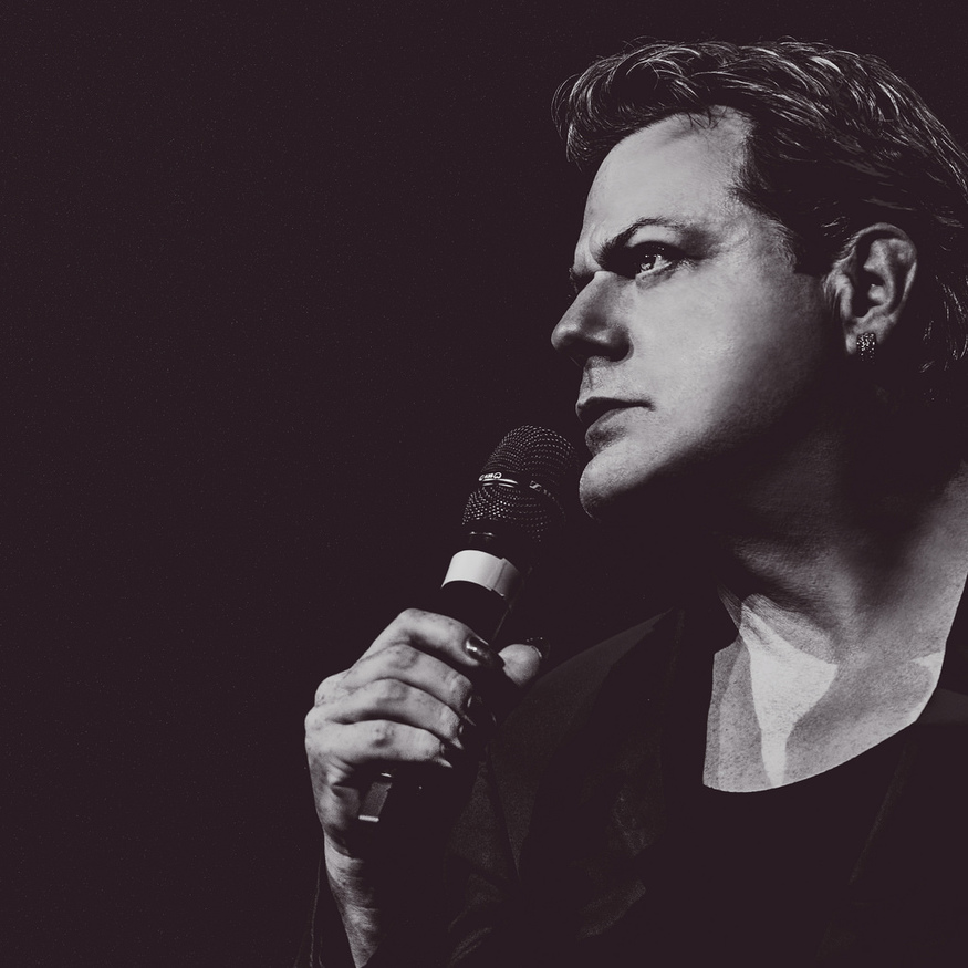 Eddie Izzard. Photo credit Idil Sukan.