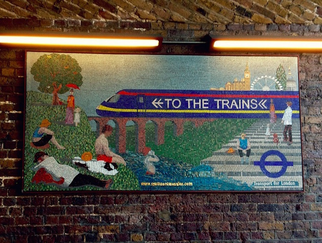 Southbank Mosaics' sign on Tennison Way near Waterloo. Photo: fringenious (2012)