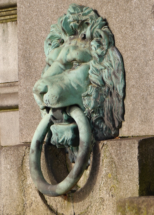 On both sides of the Embankment you’ll see these Victorian lions holding mooring rings in their mouths.  An unknown Londoner, concerned about the risk of flooding in the capital wrote this supposedly prophetic ditty: “When the Lions drink, London will sink”.