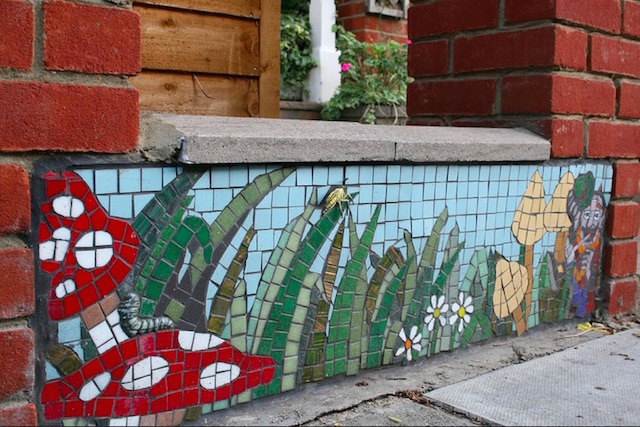 Mosaic wall outside a house in Acton Green. Photo: marcus_jb1973 (2007)