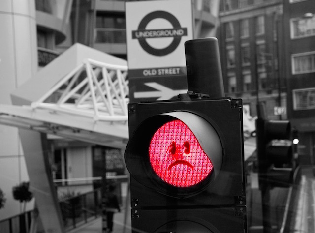 A sad traffic light on the Old Street roundabout. Photo: Ben Geach (2010)