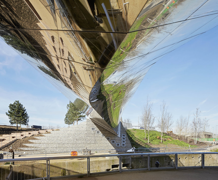 Queen Elizabeth Olympic Park Central Footbridge, by heneghan peng architects. ©Hufton-Crow