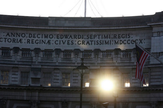 The sun peeking through Admirality Arch. Photo: Terry Moran (2014)