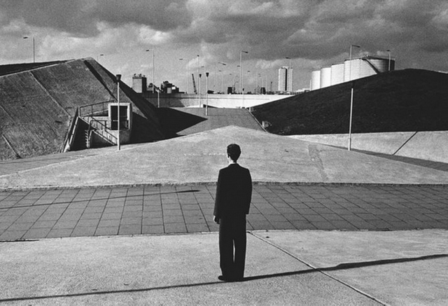 A rather underdeveloped Wandsworth roundabout in 1977. Photo: Brian Griffin.