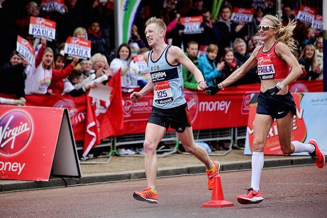 Paula Radcliffe in her final competitive race. Photo by Lou Humphreys from the Londonist Flickr pool