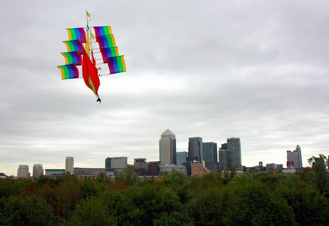 Boat kite over Canary Wharf. Photo: Barney Moss (2013)