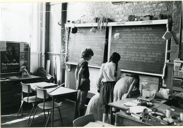 bexley_79_4_west_street_junior_school__1985-_middle_floor__class_9-_miss_glenda_gee.jpg