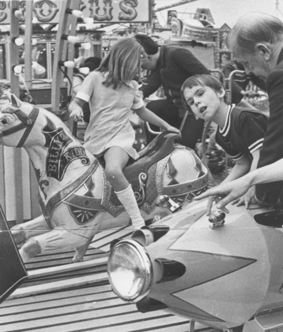 brent_-_children_from_kingsbury_special_school_at_roe_green_fair_1974_-_3119_web.jpg