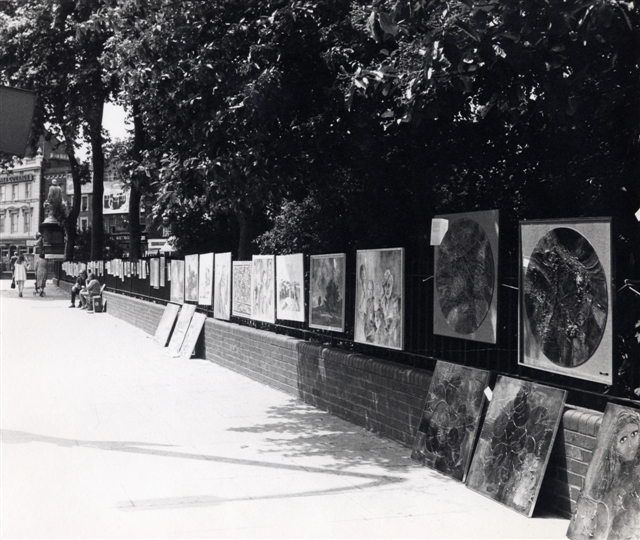 LB Islington, open air art show on Islington Green, 1973 (Islington Local History Centre. Photograph by Jim Connell)