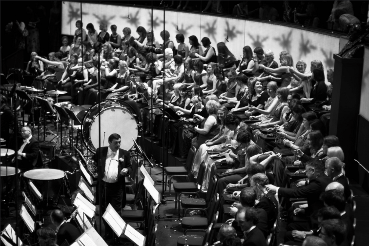 Choir pulling party poppers on the last night of the proms. Photo: Londonist (2011)
