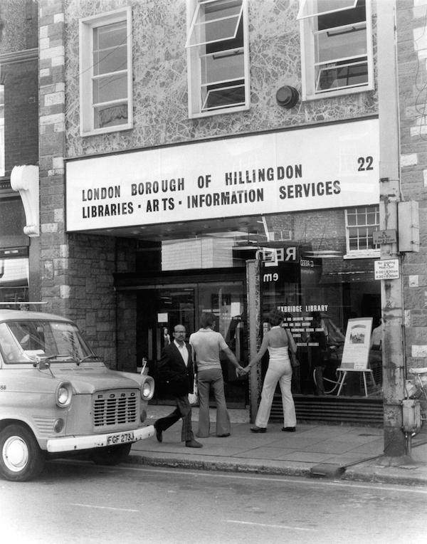 LB Hillingdon, Uxbridge Library, 1976 (Hillingdon Local Studies, Archives and Museum Service)