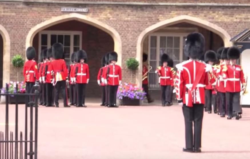 Video: What's It Like Being A Tour Guide?