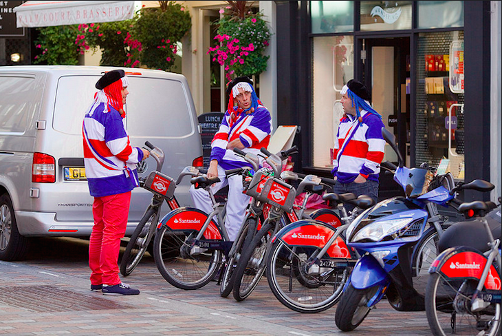 Frenchies on Boris Bikes. Photo: Eddie and Daisy (2015)