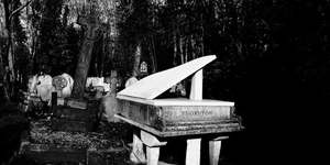 5 Ghostly Walking Tours To Do In London