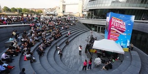 Join In With A Mass Karaoke Singalong Near Tower Bridge