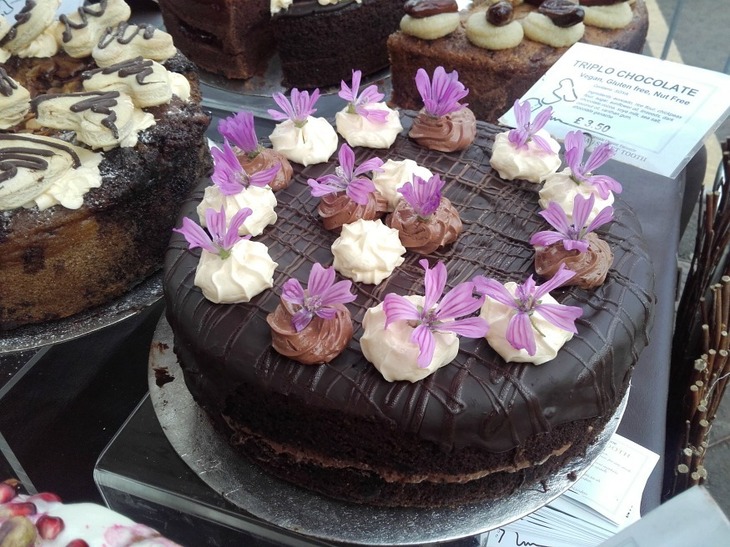 Vegan Sweet Tooth: a London street food stall promising amazing vegan sweets, treats and cakes.