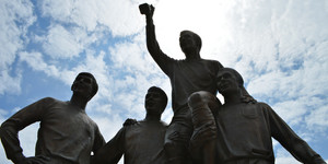 Are There Any Statues Of Living People In London?