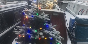 What's It Like Living On A Houseboat At Christmas?