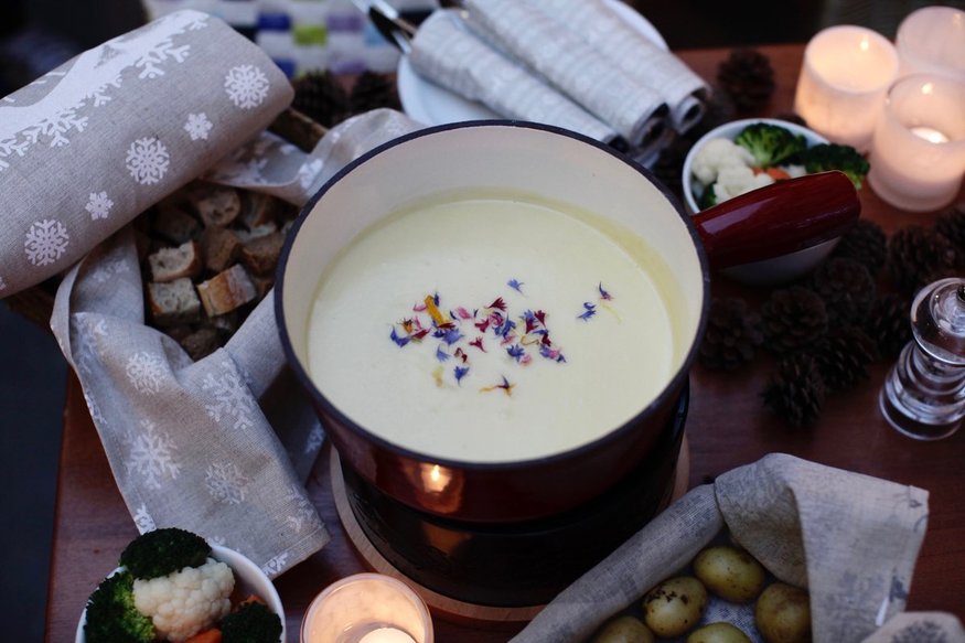 Get Messy This Winter With Oozy Swiss Cheese Fondue Londonist