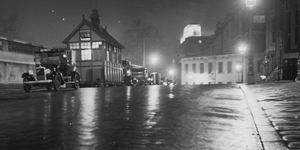 Ethereal Images Of 1930s London At Night