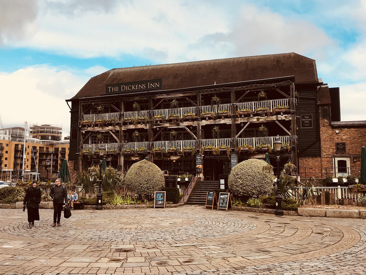 Dickens Inn, St Katharine Docks
