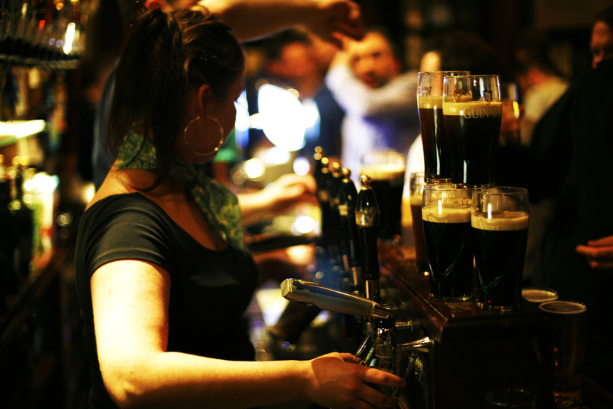 Best Irish Pubs In London: loads of Guinnesses being poured