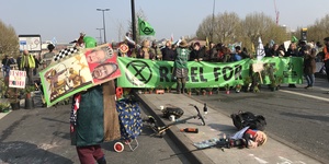 Mayor Cuts Tube Wifi As Extinction Rebellion Protests Continue