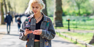 The Dangers Of Walking While Looking At Your Phone