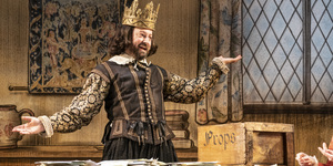 David Mitchell Steals The Show In The Upstart Crow