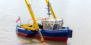 Optimus Brine! Marvel At This Transformers-Esque Boat As It Walks Along The Thames