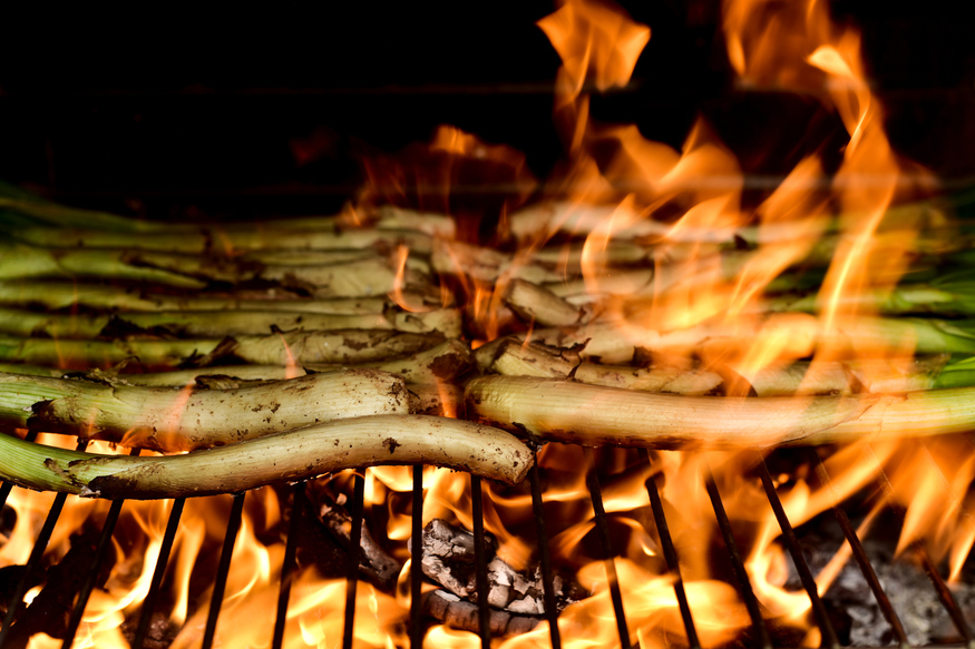 London Calçotades Where And How To Eat Catalan Spring Onions Londonist