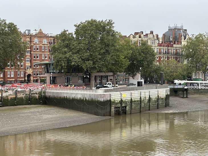 Jutting out into the thames