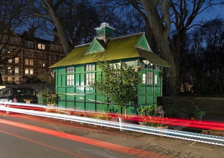 A green cabbie's shelter