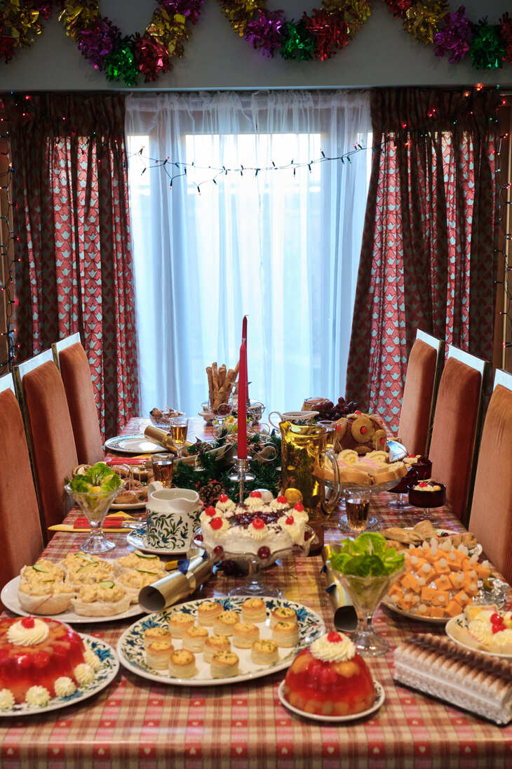 A 1980s Christmas table