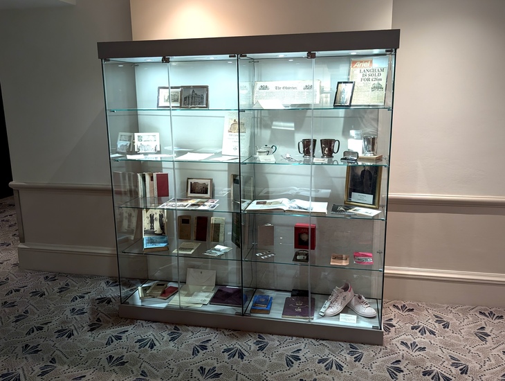 A vitrine filled with museum objects