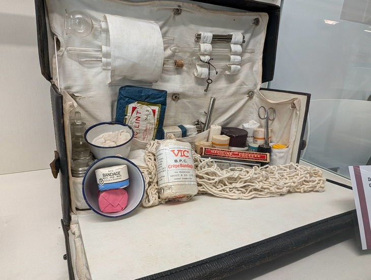 Royal College Nursing ?Museum: a nurse's bag full of medical supplies