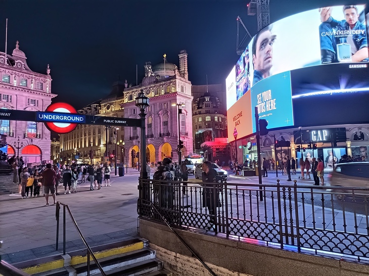 Piccadilly Circus lights