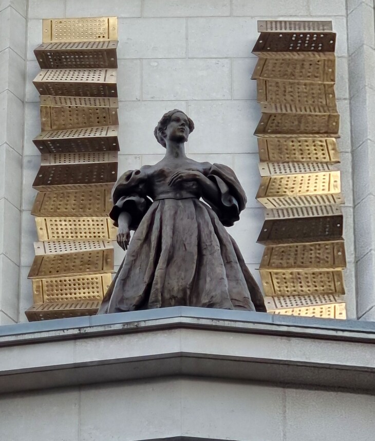 A statue of Ada Lovelace