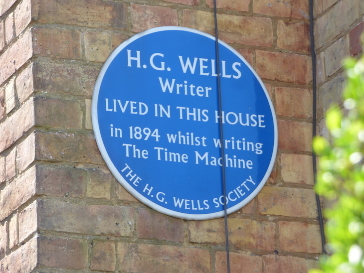 Visit Sevenoaks: a blie plaque: H. G. Wells Writer lived in this house in 1894 whilst writing The Time Machine