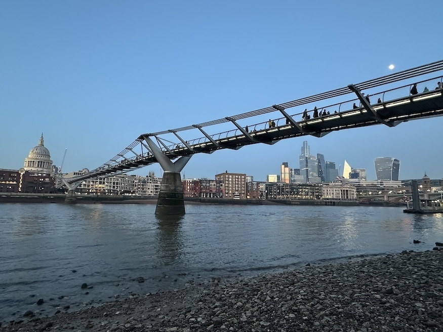 The millennium bridge at dusk