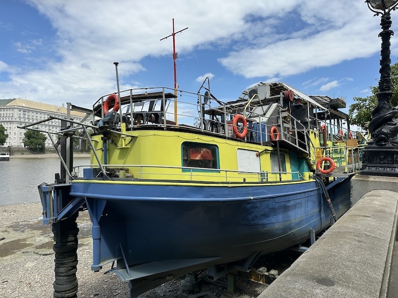 Thamesis Dock floating pub