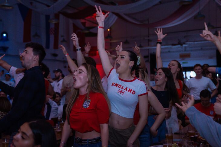 People cheering on England